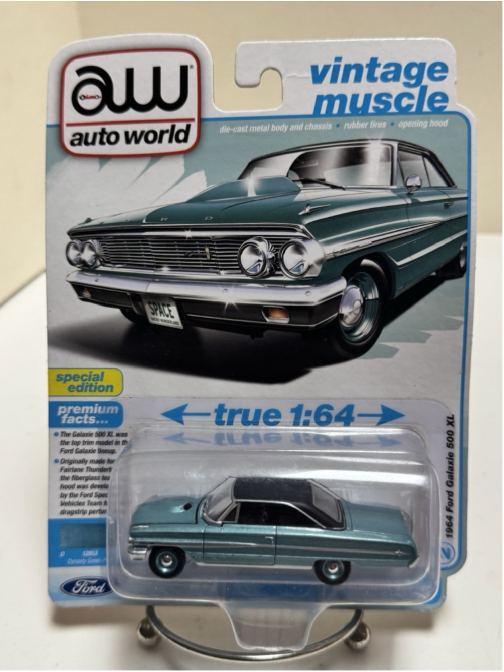 2024 AUTO WORLD 1964 FORD GALAXIE 500 XL VINTAGE MUSCLE REL 6 VS B NO 2 1:64 New